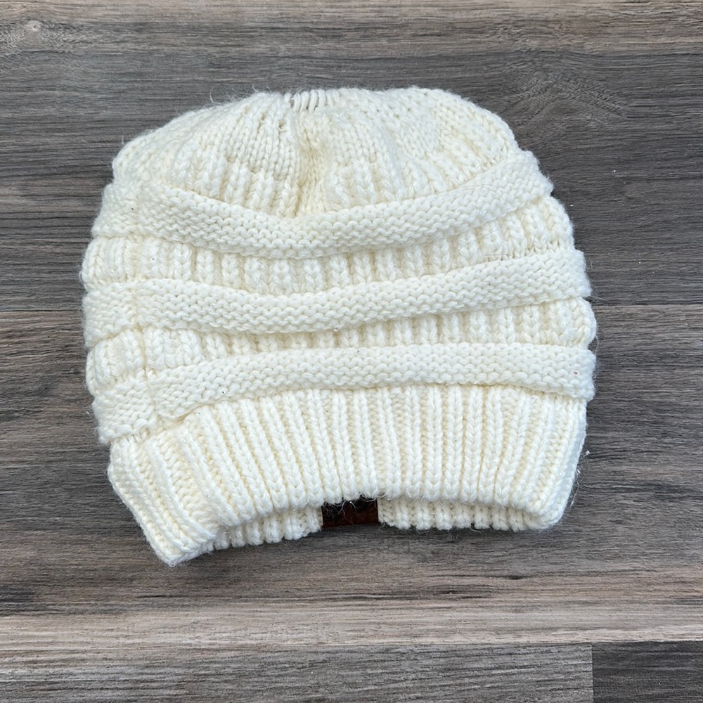 C.C Winter hat - Picture 2 of 4